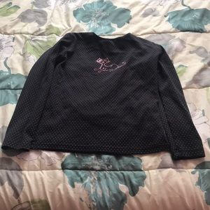 Black and white dotted shirt. With pink jewel cat